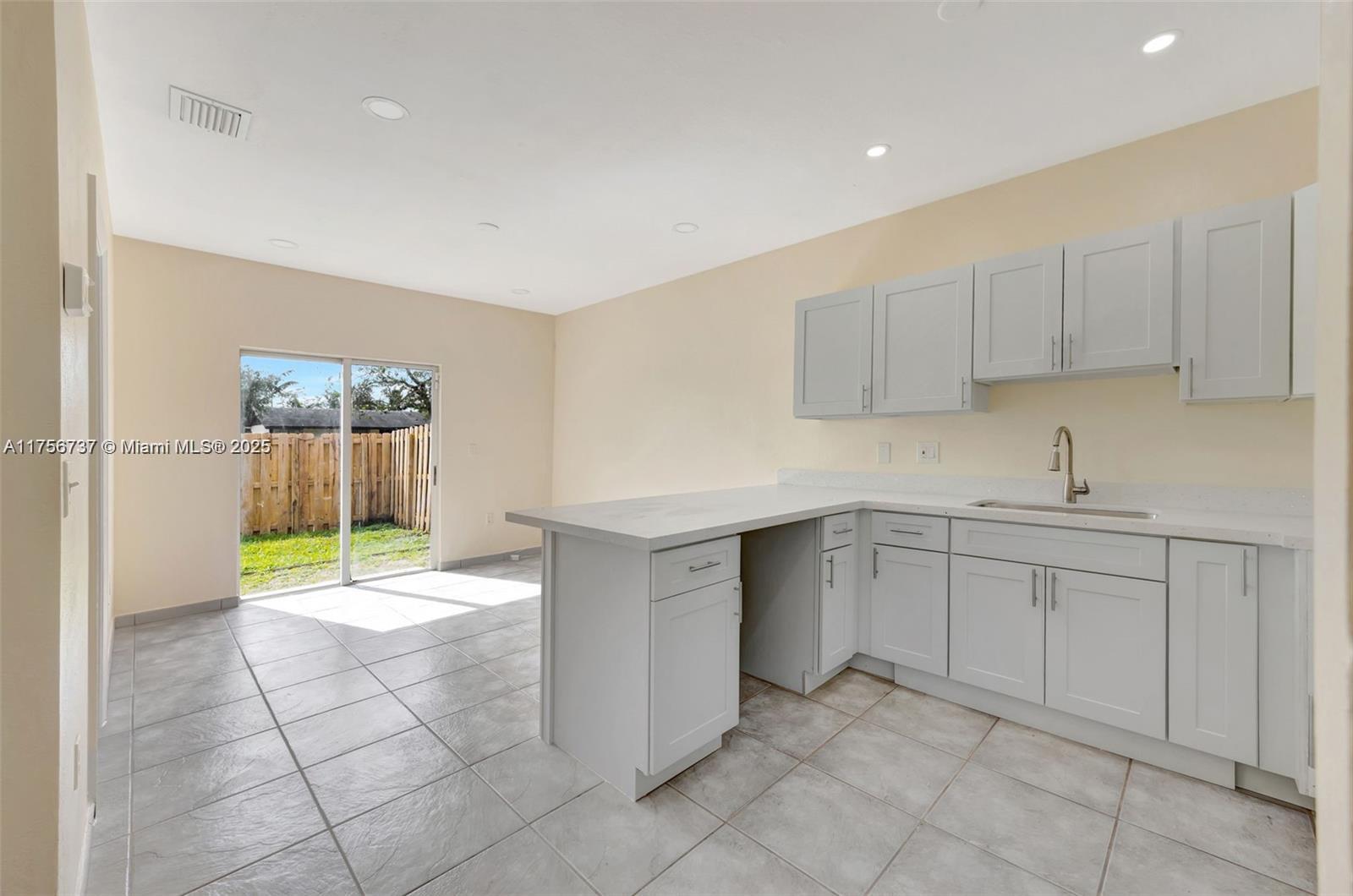 1606 SW 3rd