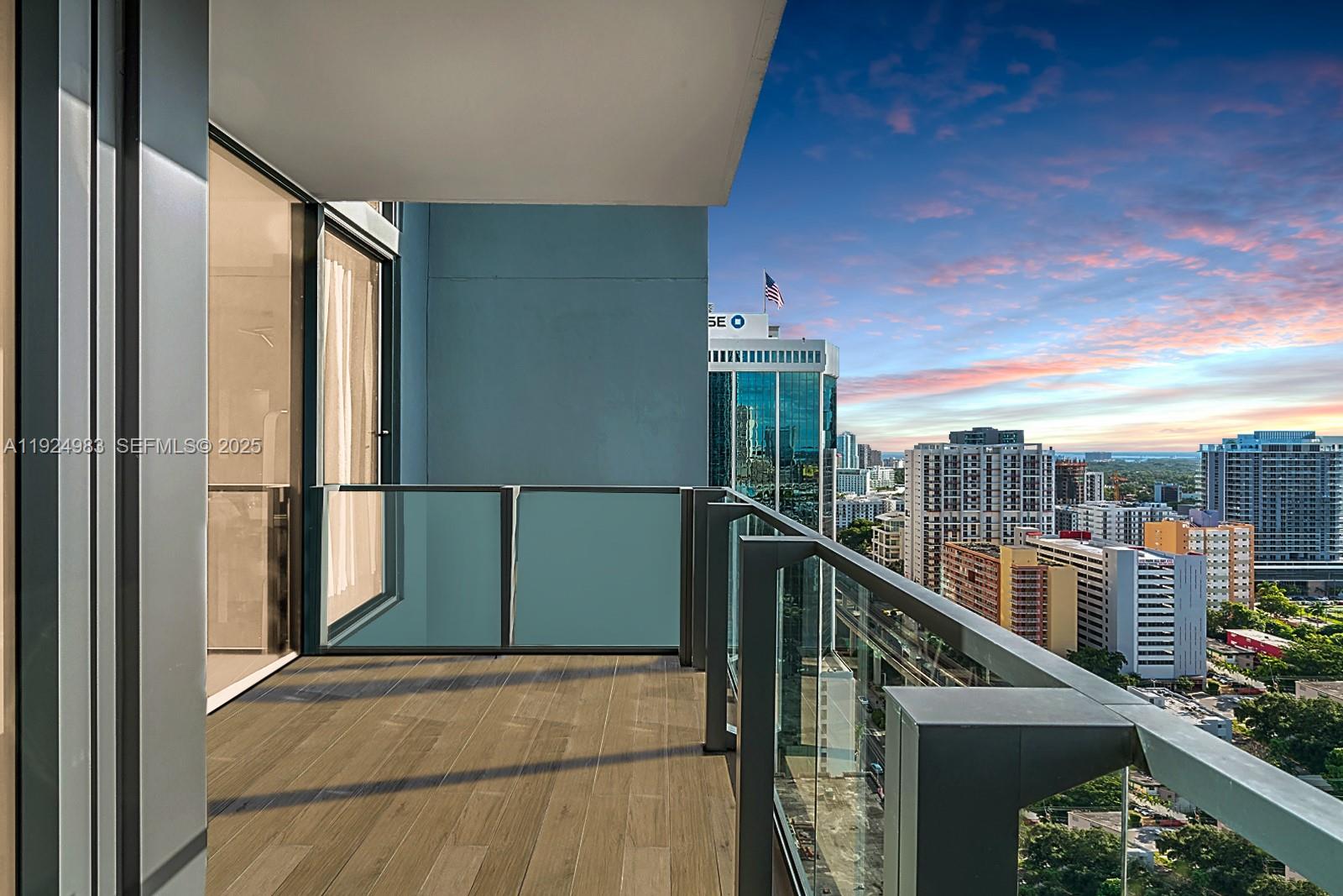 RISE CONDO - Residential