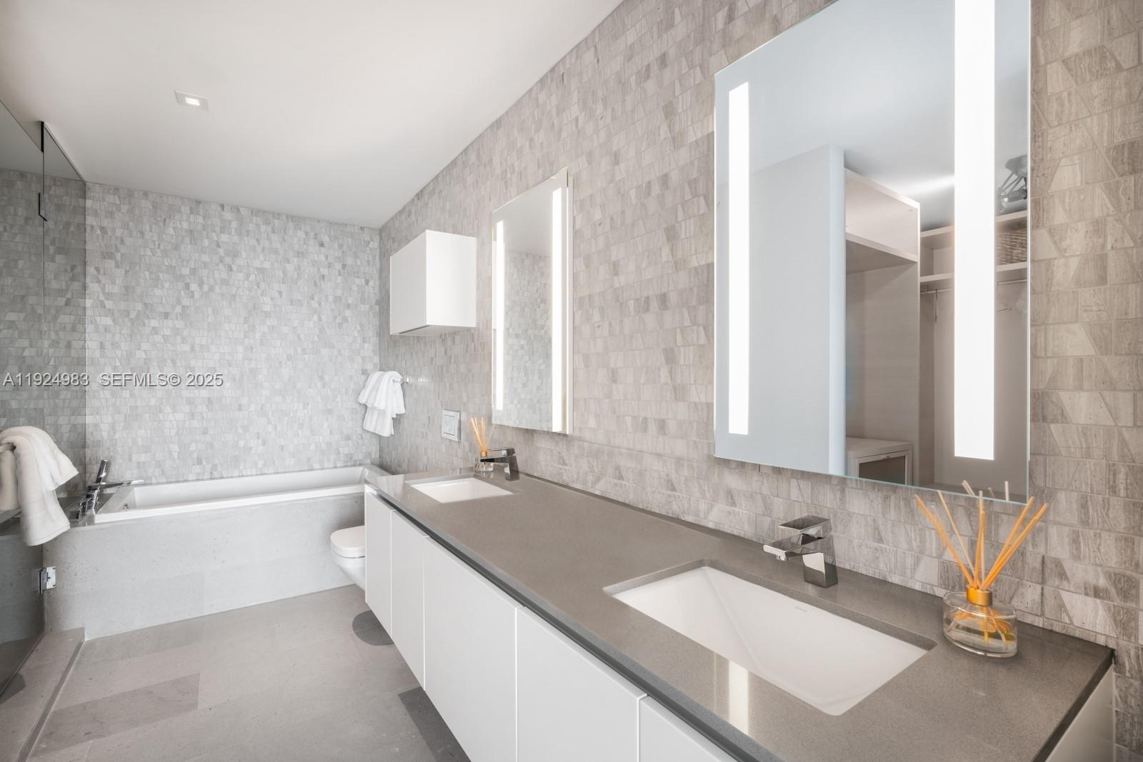 RISE CONDO - Residential