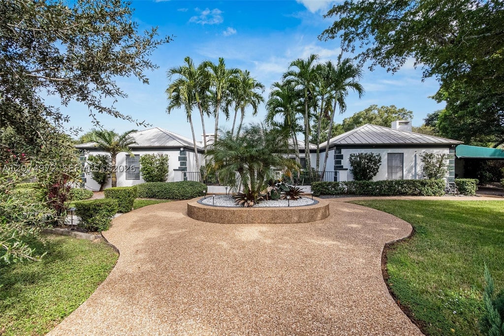 Photo of 11155 SW 40th St, Davie, FL 33328 (MLS # A12074972)