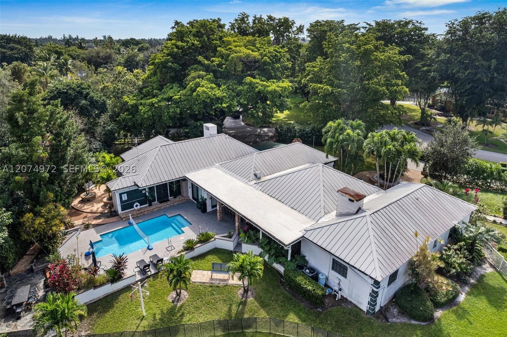 Photo of 11155 SW 40th St, Davie, FL 33328 (MLS # A12074972)