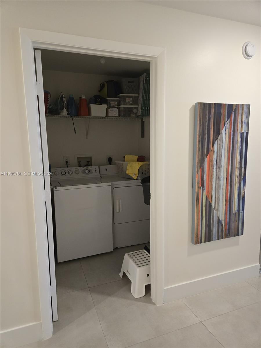 AVENTURA MARINA CONDO NUM - Residential