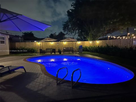 Single Family Residence in Miami FL 4402 89th Ct Ct 38.jpg