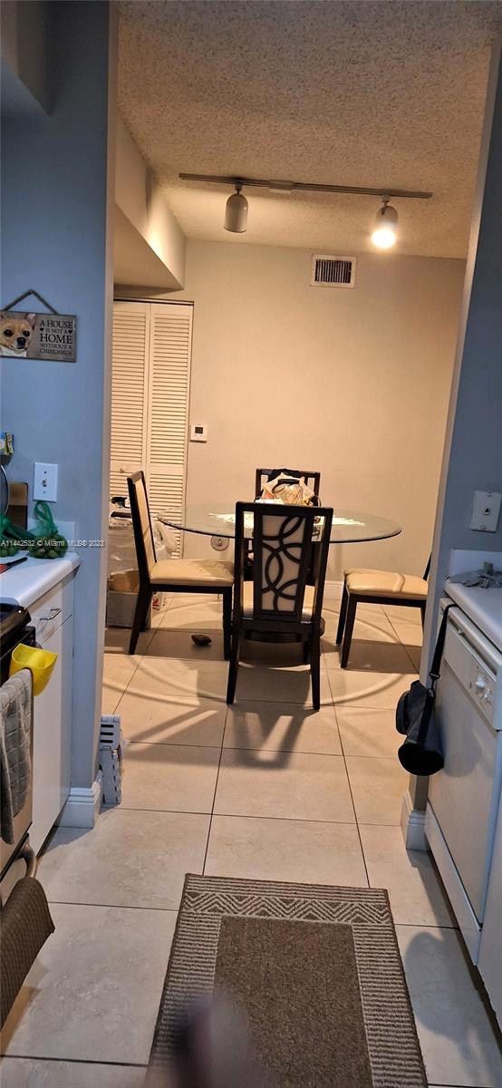 CARRINGTON AT COCONUT CRE - Residential Lease