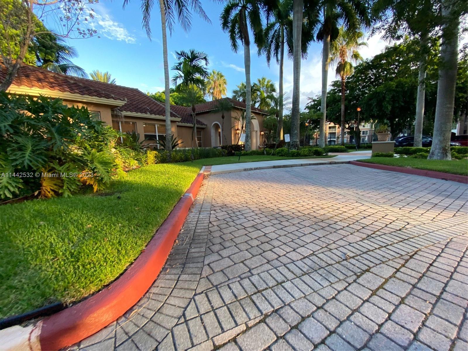 CARRINGTON AT COCONUT CRE - Residential Lease