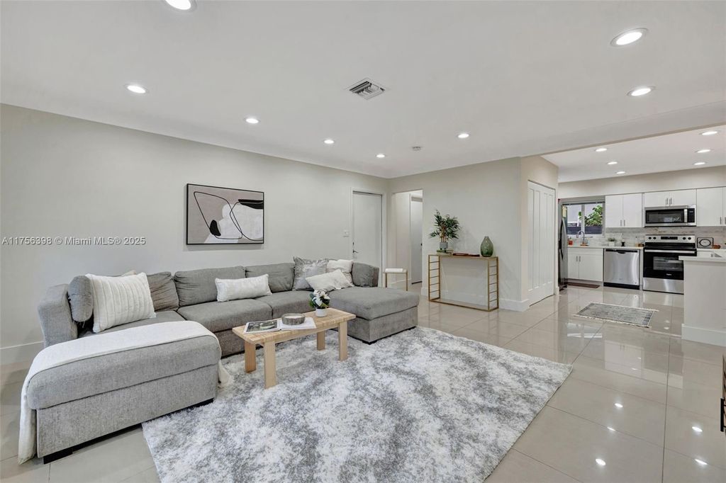 listing image 0