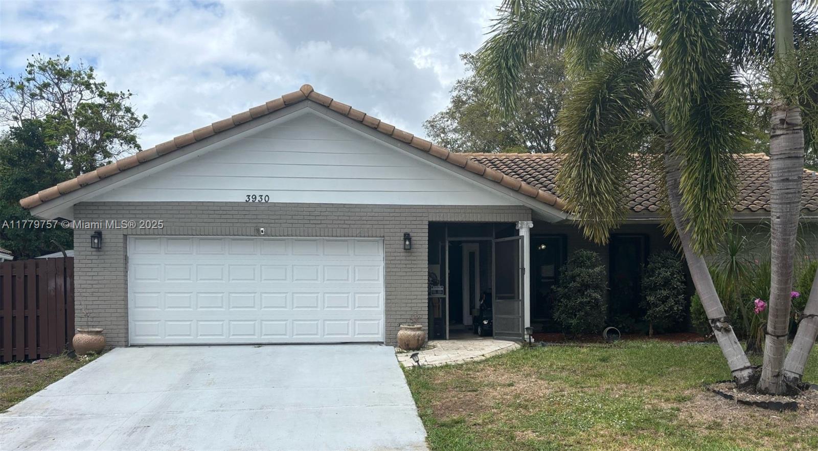 Rental Property at 3930 Nw 72nd Dr, Coral Springs, Broward County, Florida - Bedrooms: 3 
Bathrooms: 2  - $4,100 MO.