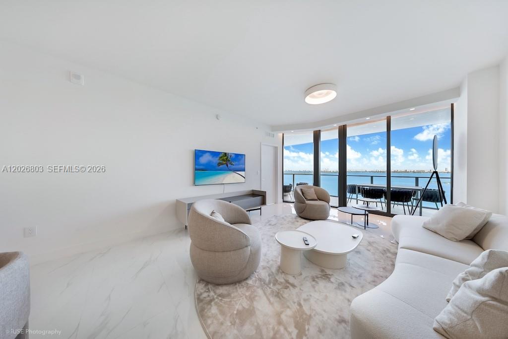 700 NE 24 St 1403