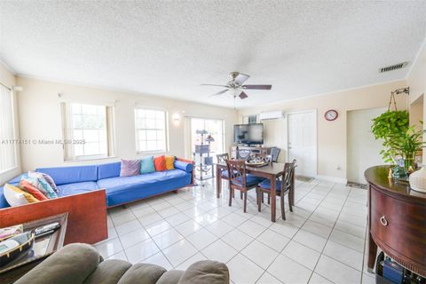 8110 NW 185th Ter Hialeah FL 33015
