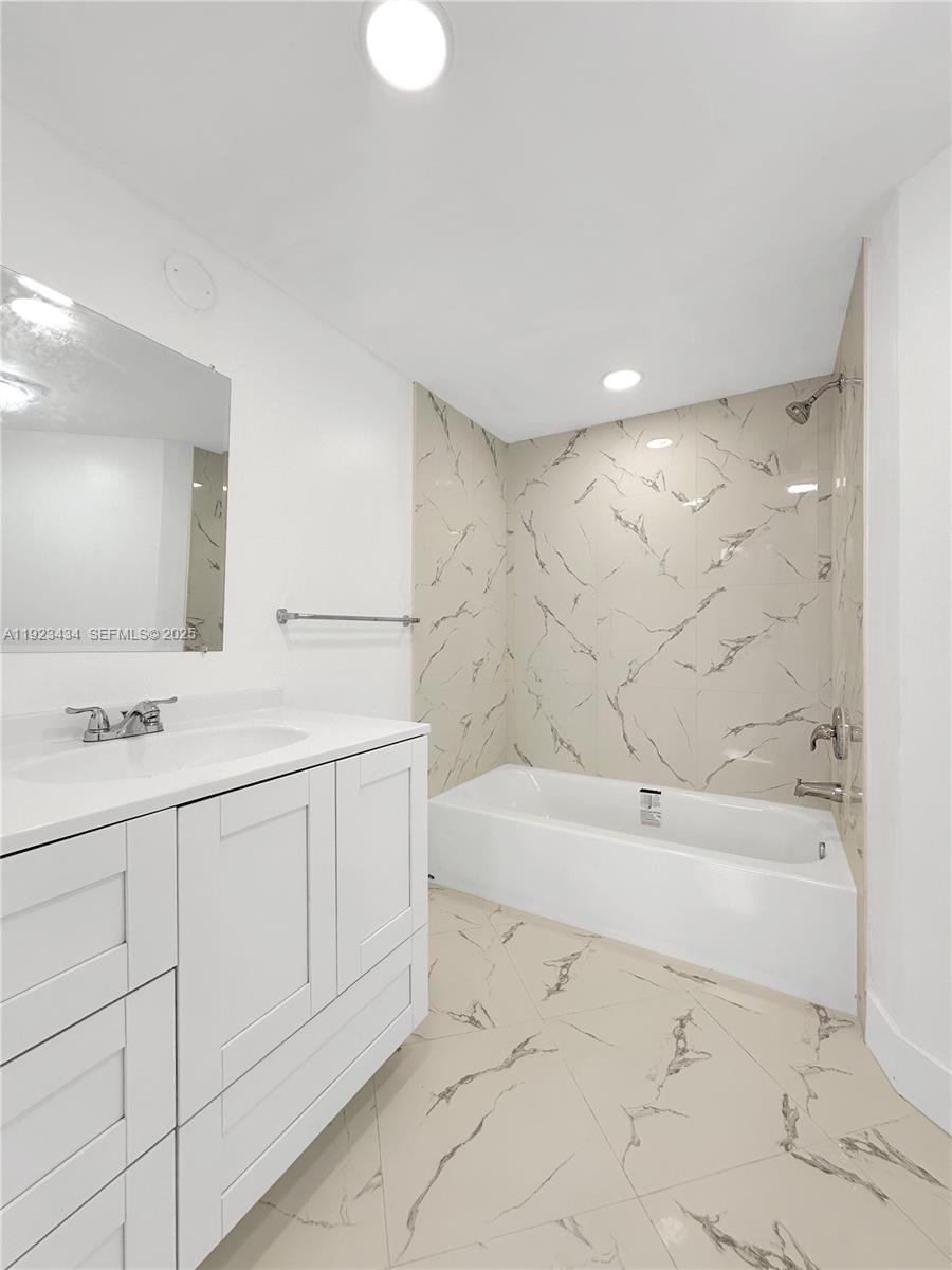 LAKE POINTE CONDOMINIUM N - Residential Lease