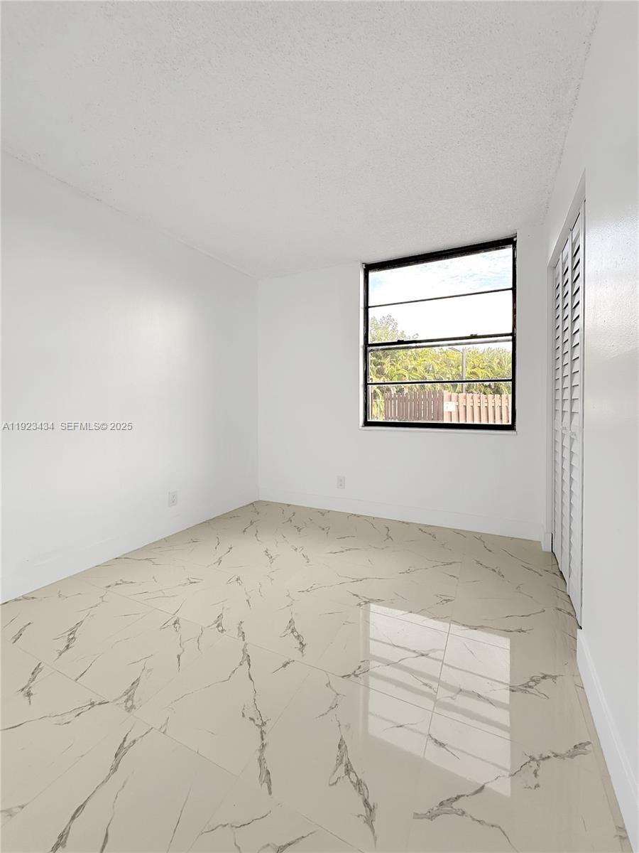 LAKE POINTE CONDOMINIUM N - Residential Lease