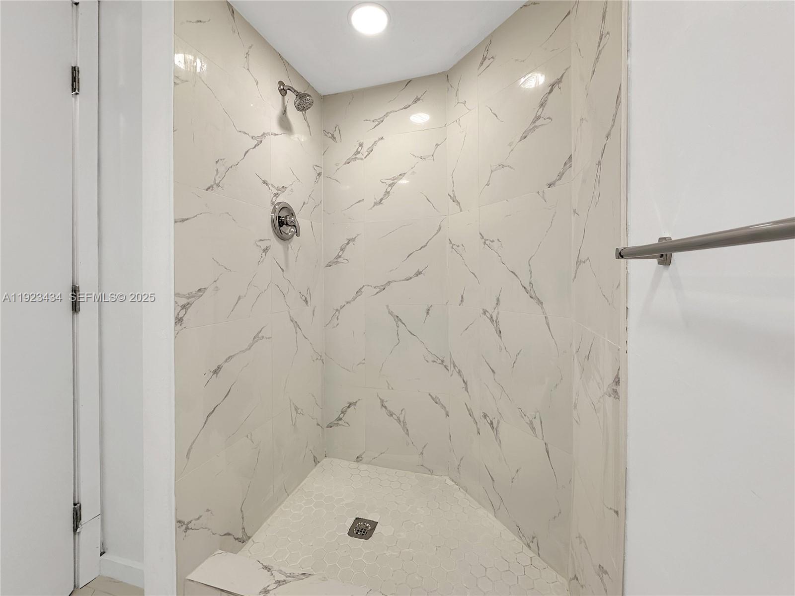 LAKE POINTE CONDOMINIUM N - Residential Lease