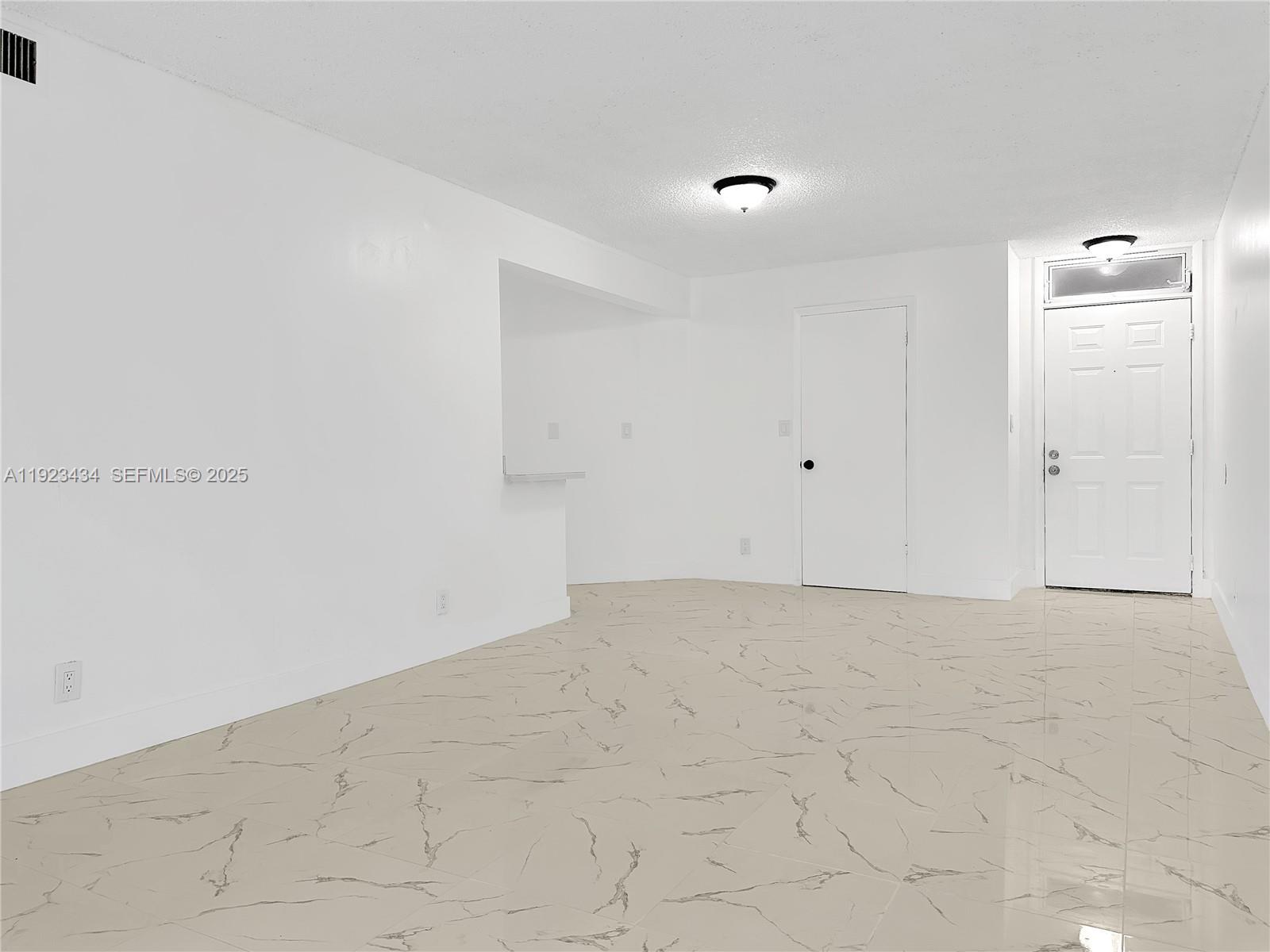 LAKE POINTE CONDOMINIUM N - Residential Lease