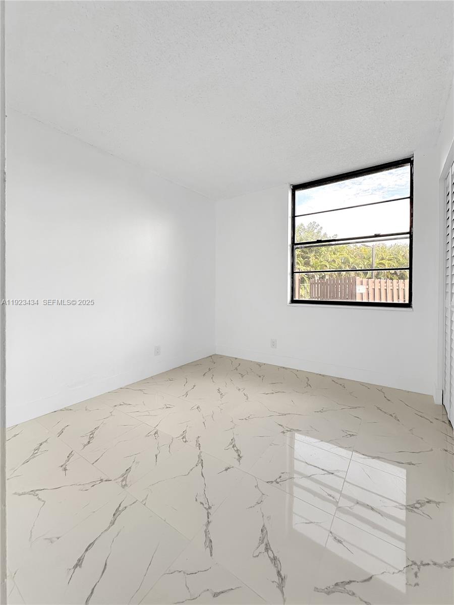 LAKE POINTE CONDOMINIUM N - Residential Lease