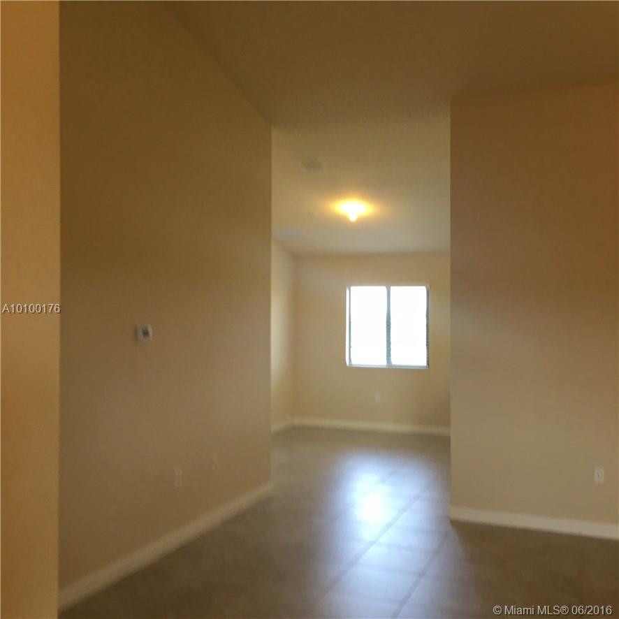 The Courts At Bayshore II - Residential Lease