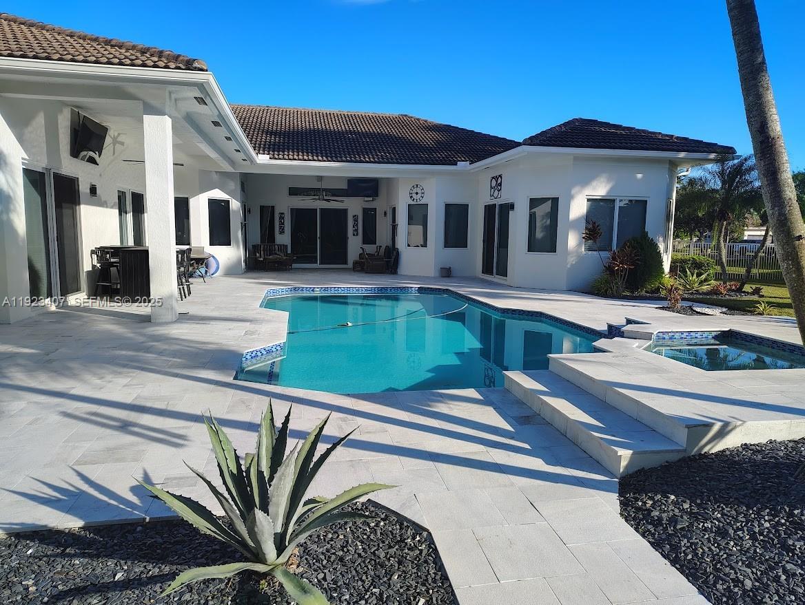 HIGHLAND RANCH ESTATES - Residential Lease