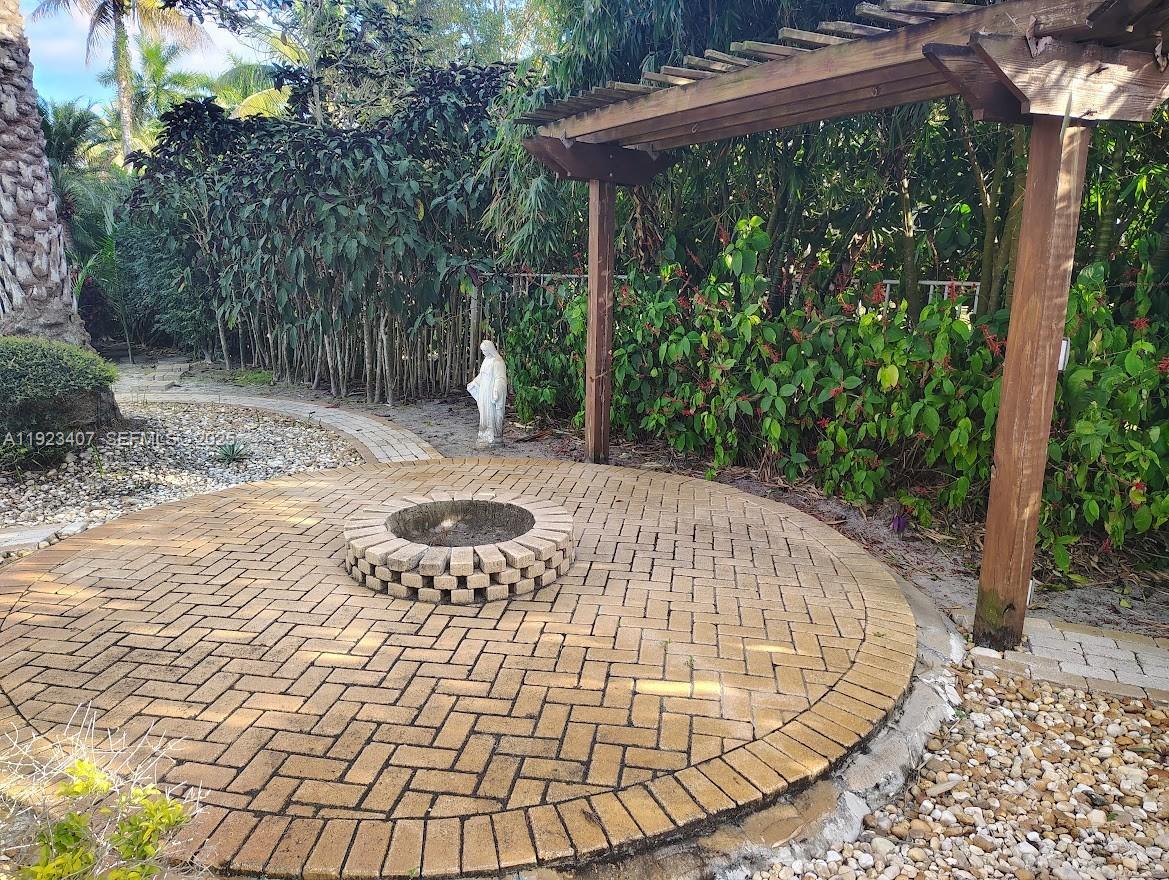 HIGHLAND RANCH ESTATES - Residential Lease