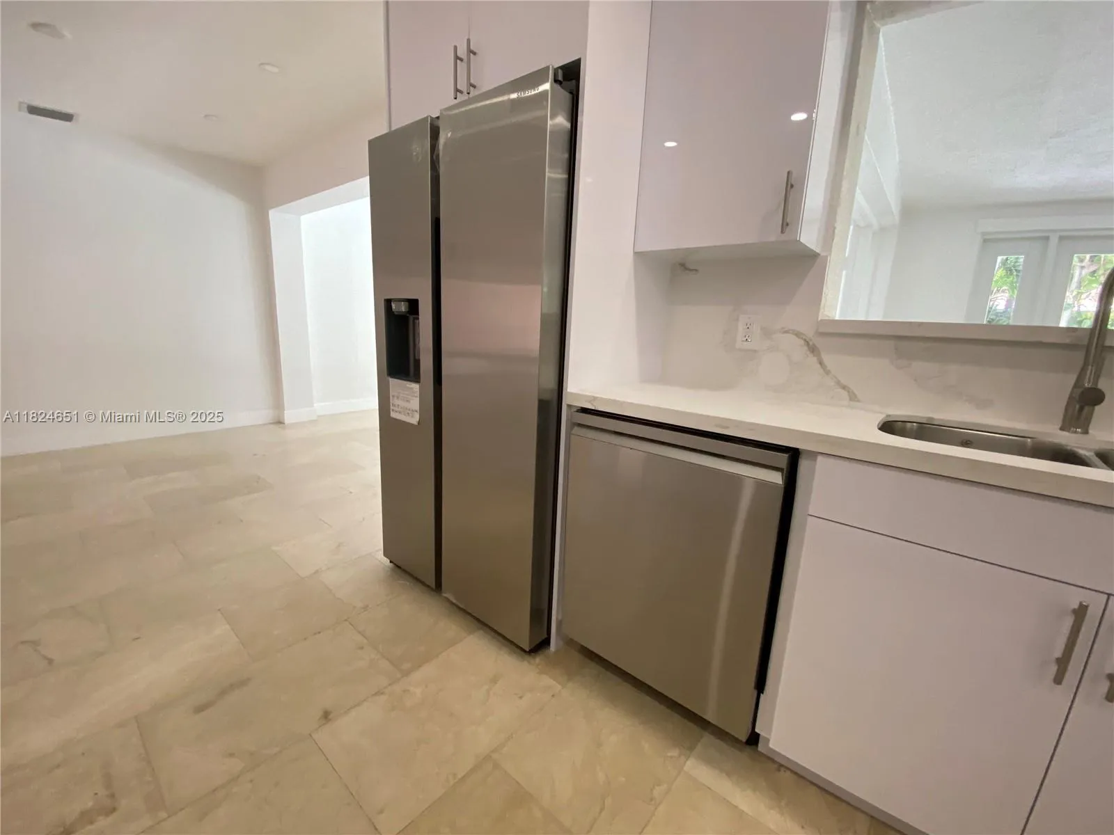 Miami, Florida 33179, United States, 4 Bedrooms Bedrooms, ,2 BathroomsBathrooms,Residential,Active,155730