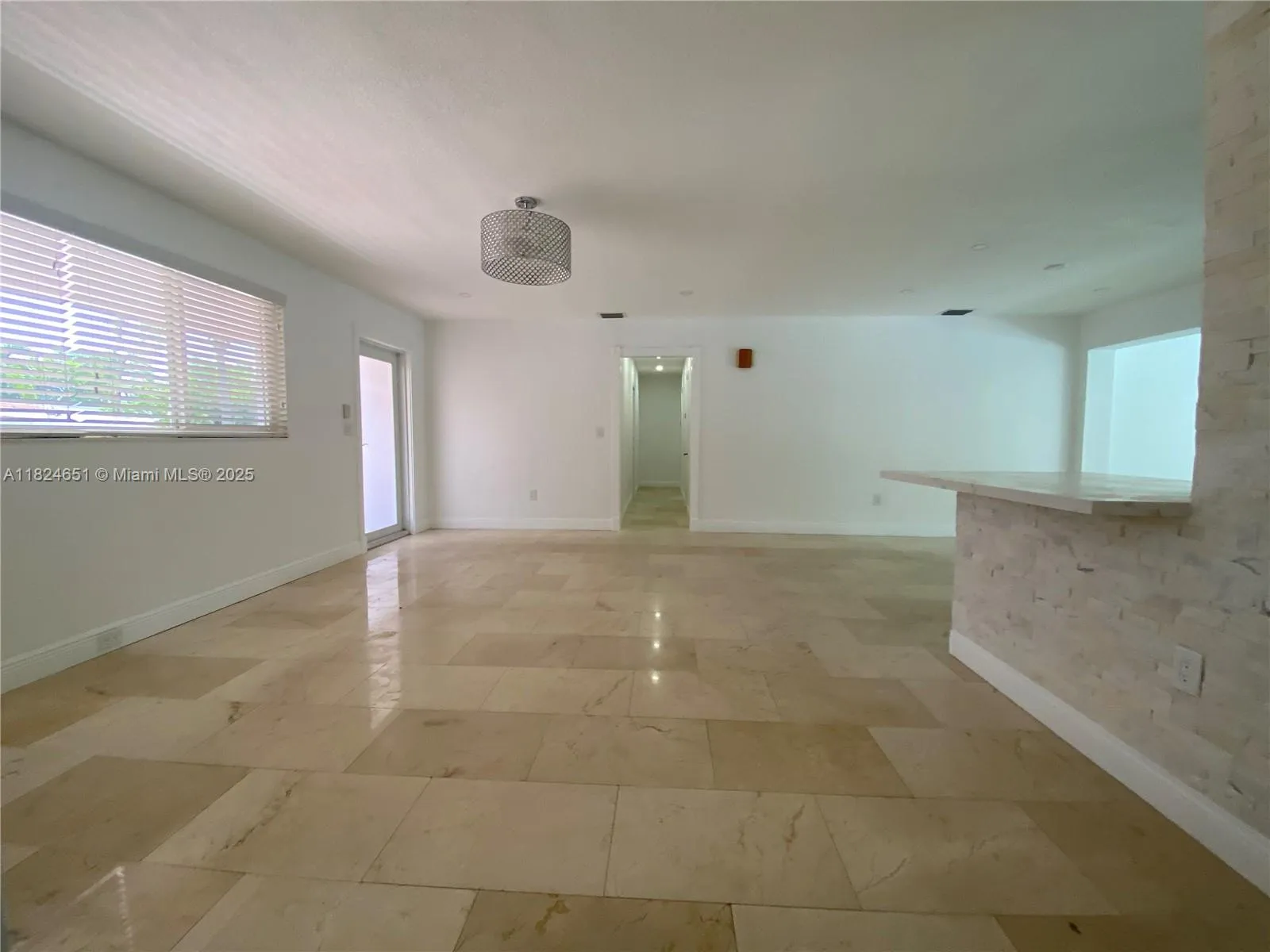 Miami, Florida 33179, United States, 4 Bedrooms Bedrooms, ,2 BathroomsBathrooms,Residential,Active,155730