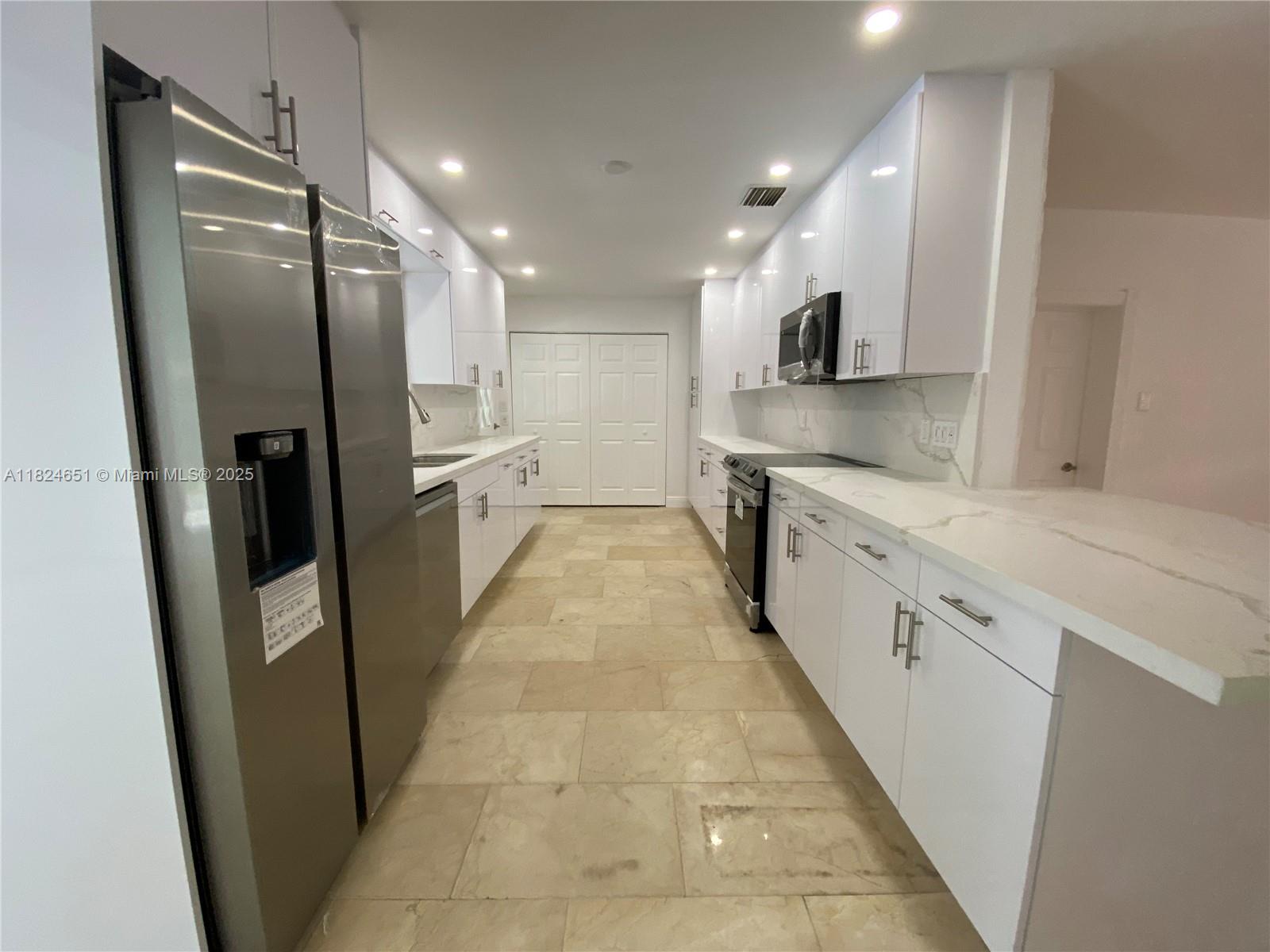 GREYKNOLL ESTATES - Residential Lease