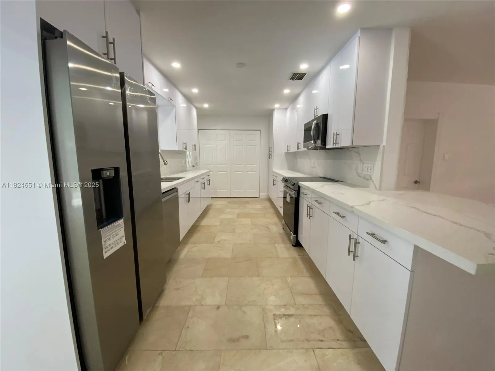 Miami, Florida 33179, United States, 4 Bedrooms Bedrooms, ,2 BathroomsBathrooms,Residential,Active,155730