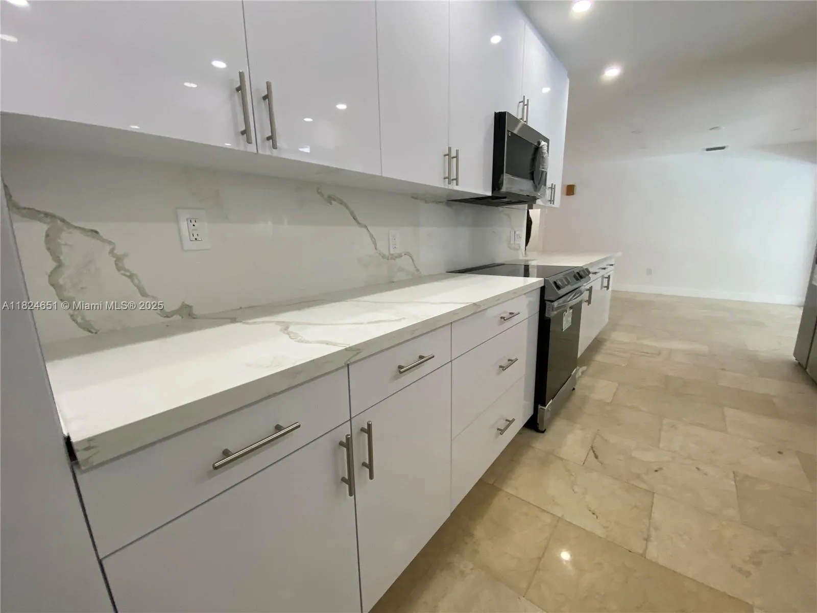 Miami, Florida 33179, United States, 4 Bedrooms Bedrooms, ,2 BathroomsBathrooms,Residential,Active,155730