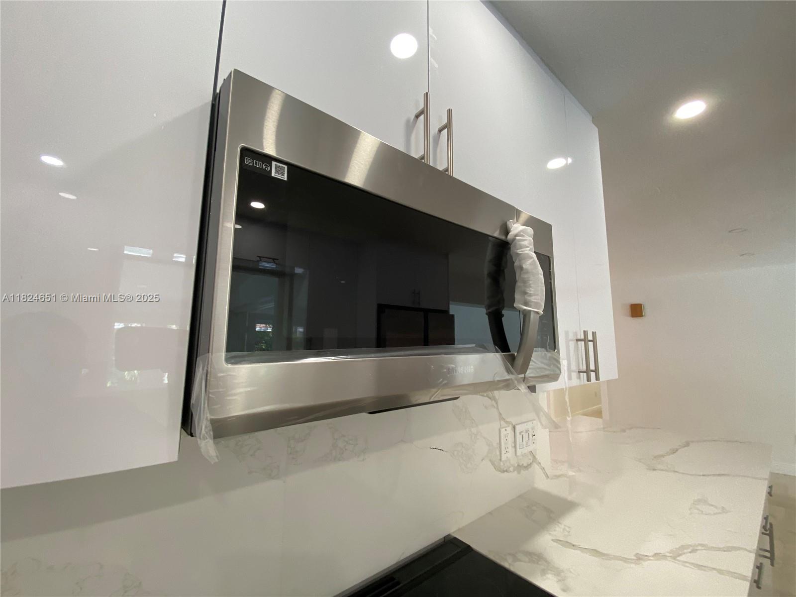 GREYKNOLL ESTATES - Residential Lease