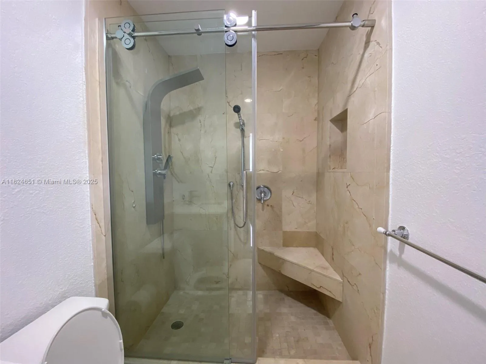 Miami, Florida 33179, United States, 4 Bedrooms Bedrooms, ,2 BathroomsBathrooms,Residential,Active,155730