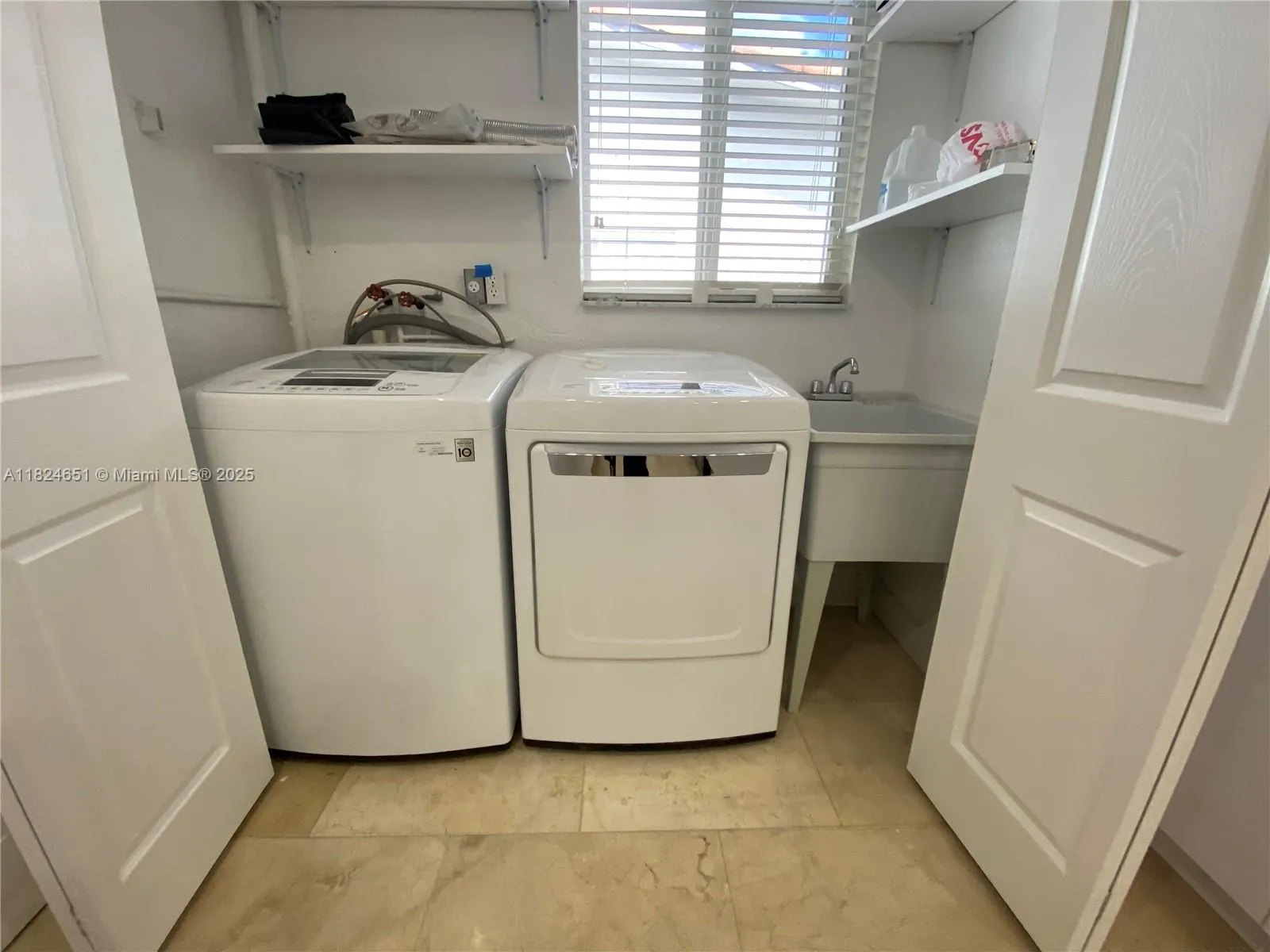 Miami, Florida 33179, United States, 4 Bedrooms Bedrooms, ,2 BathroomsBathrooms,Residential,Active,155730