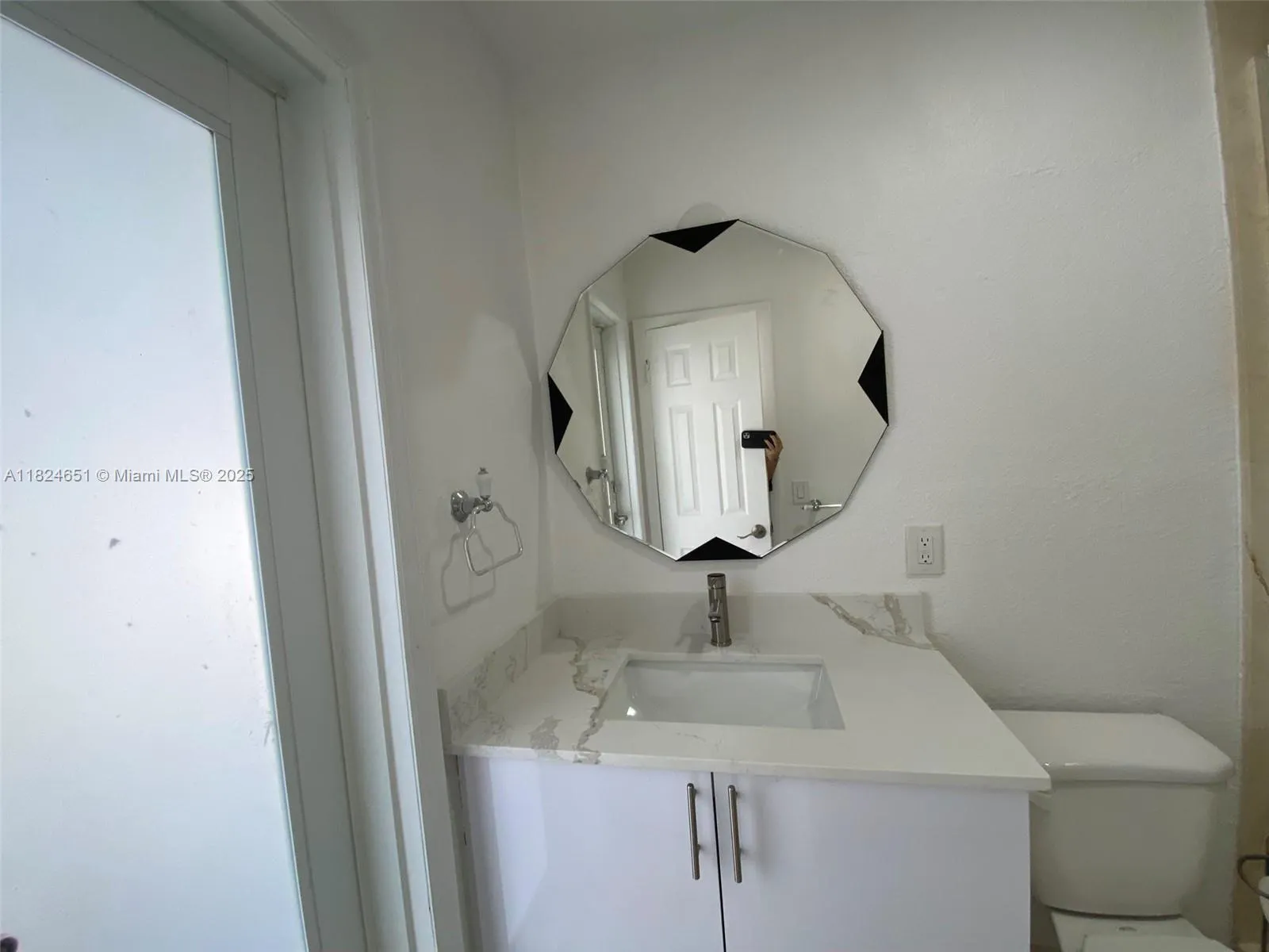 Miami, Florida 33179, United States, 4 Bedrooms Bedrooms, ,2 BathroomsBathrooms,Residential,Active,155730