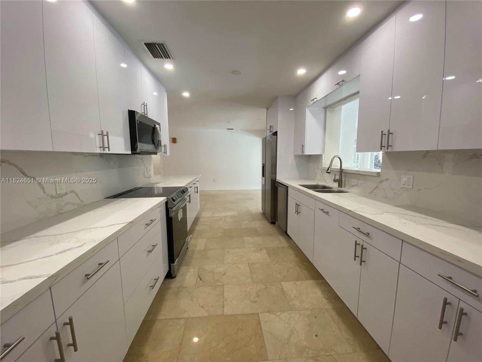 GREYKNOLL ESTATES - Residential Lease