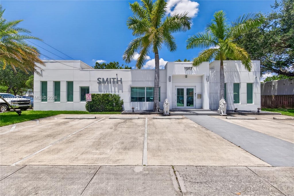 Photo of 1327 SE 2nd Ave, Fort Lauderdale, FL 33316 (MLS # A12031317)