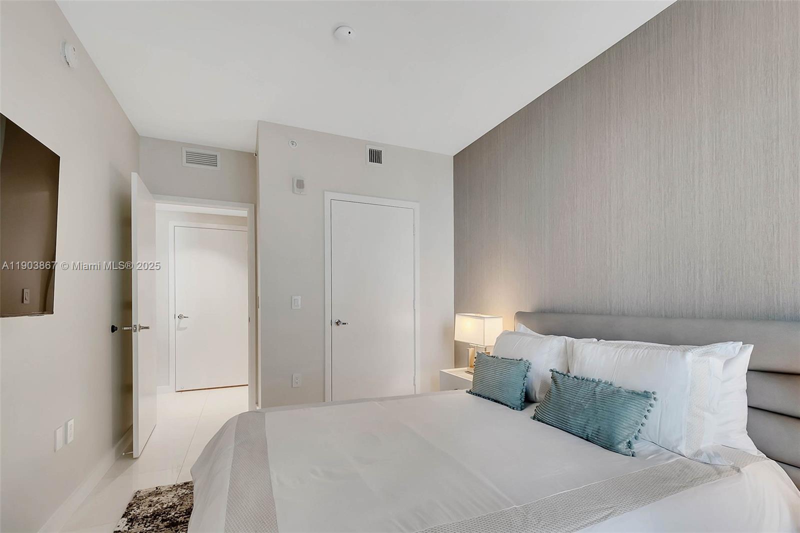 1010 BRICKELL CONDO - Residential Lease