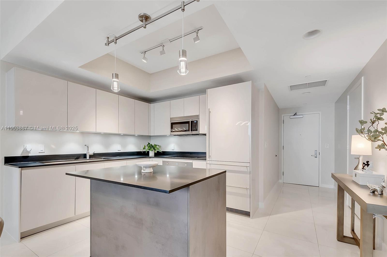 1010 BRICKELL CONDO - Residential Lease