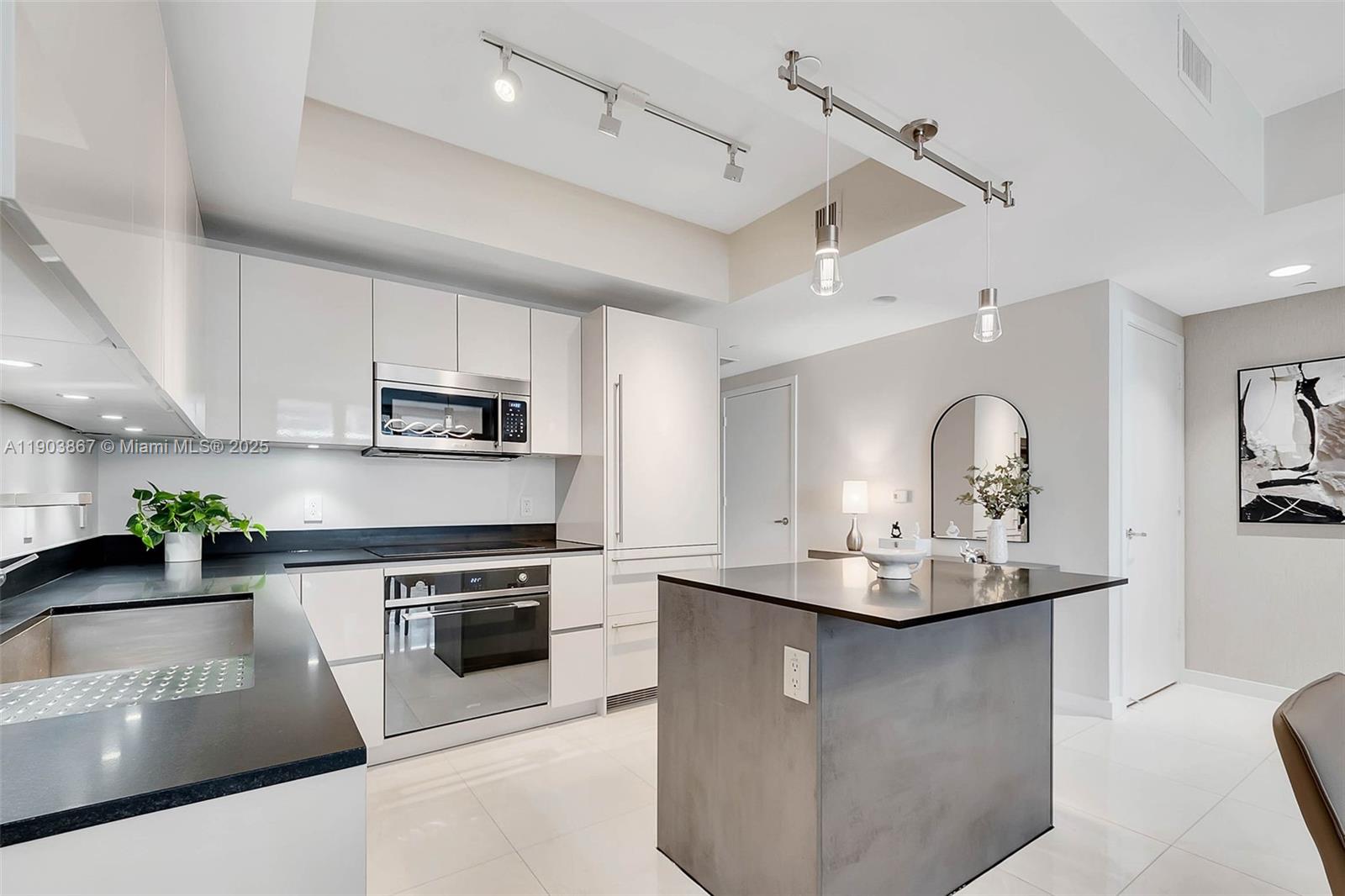 1010 BRICKELL CONDO - Residential Lease