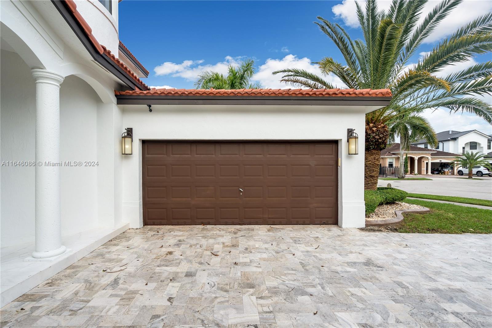 GRAND LAKES PHASE II - Residential Lease