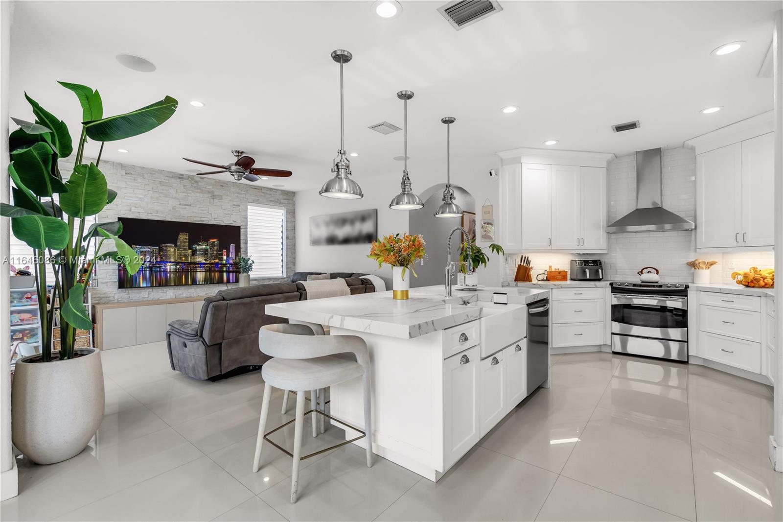 GRAND LAKES PHASE II - Residential Lease