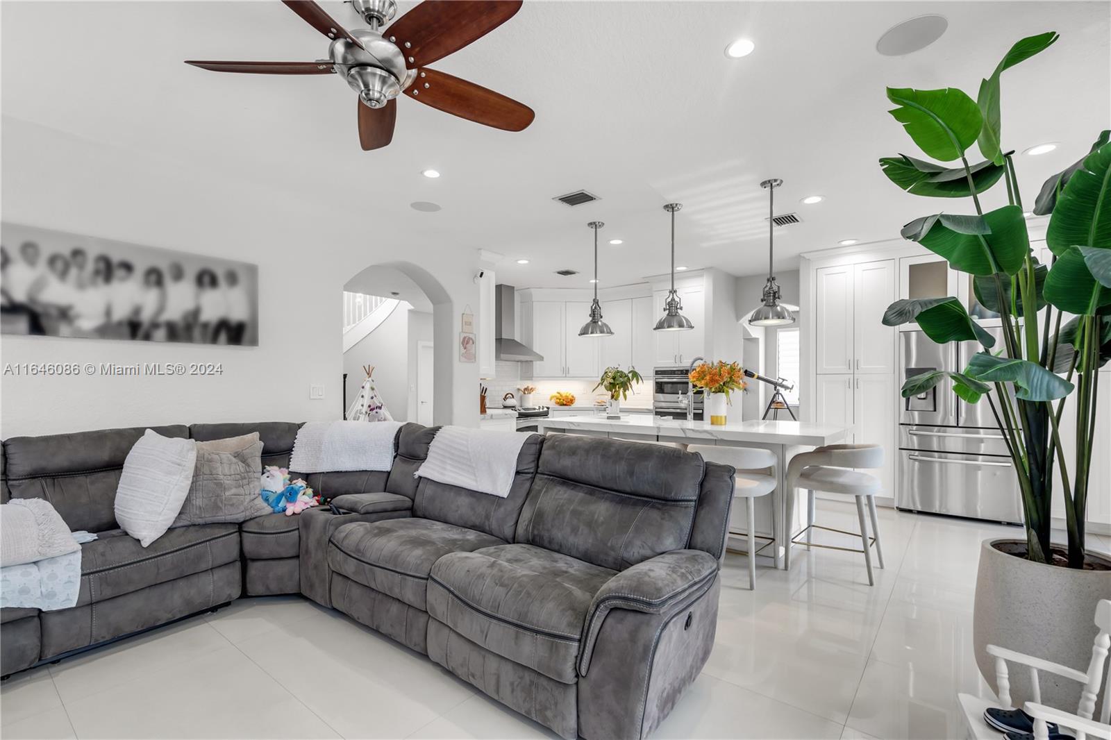 GRAND LAKES PHASE II - Residential Lease