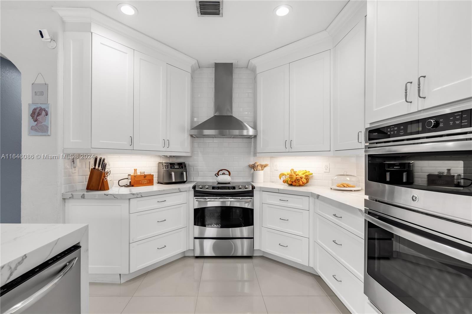 GRAND LAKES PHASE II - Residential Lease