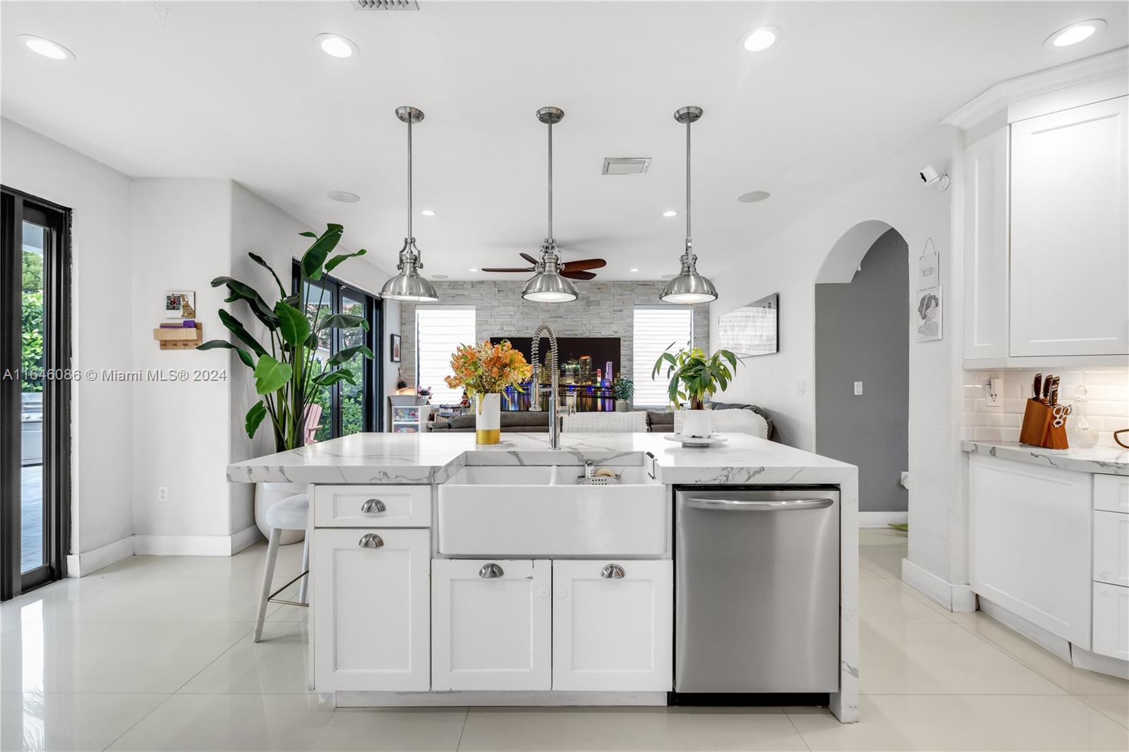 GRAND LAKES PHASE II - Residential Lease