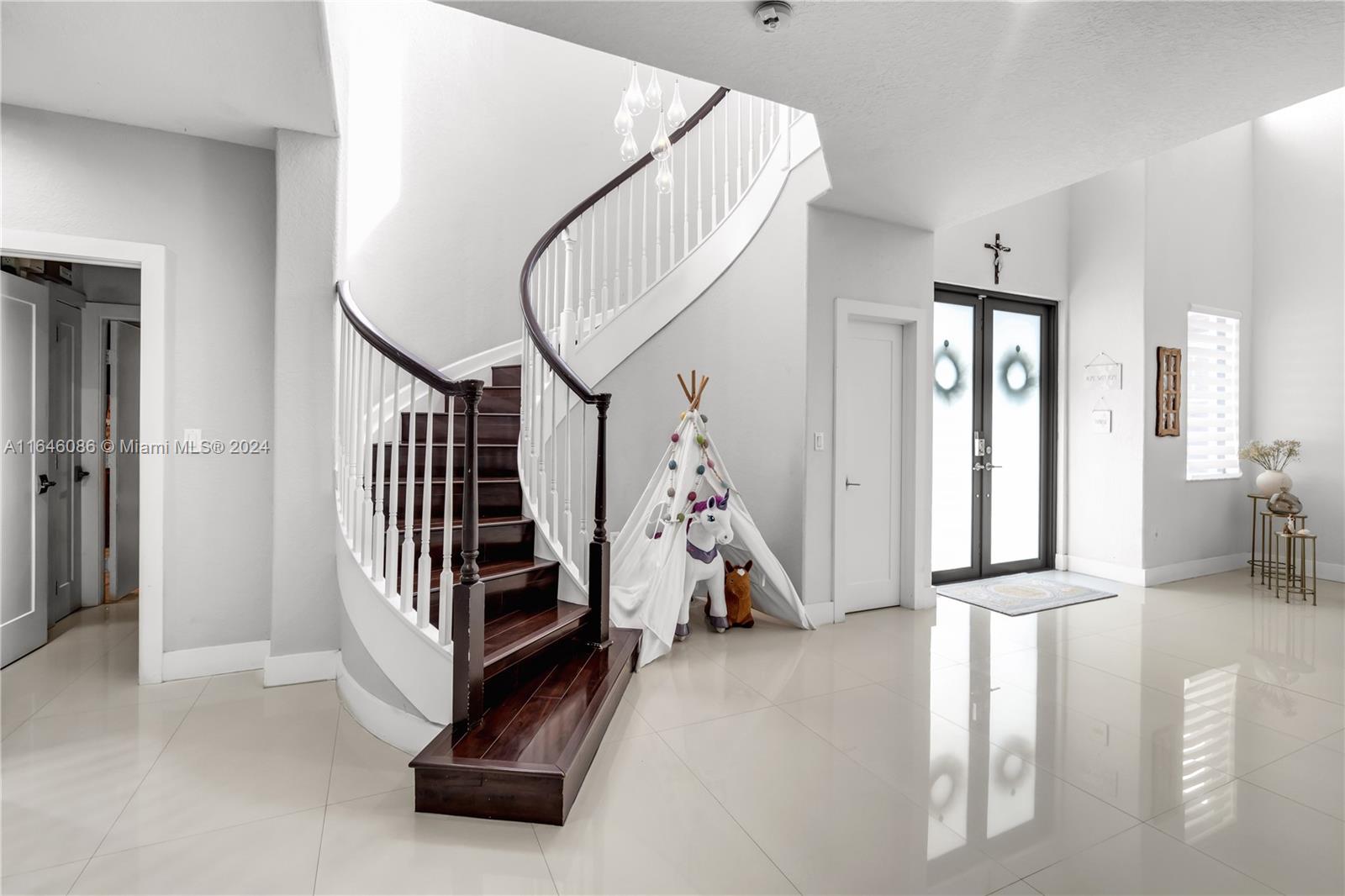 GRAND LAKES PHASE II - Residential Lease