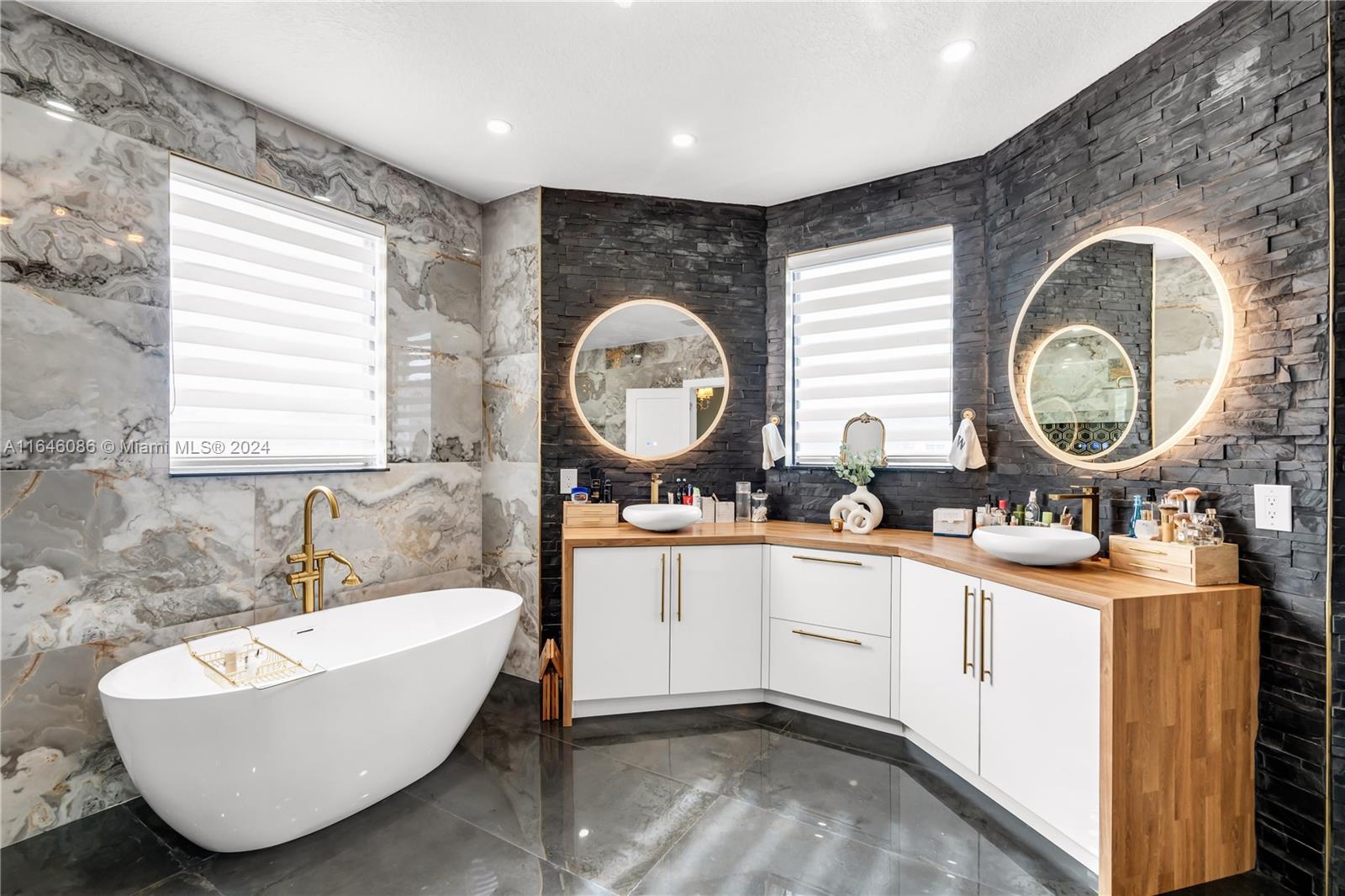 GRAND LAKES PHASE II - Residential Lease