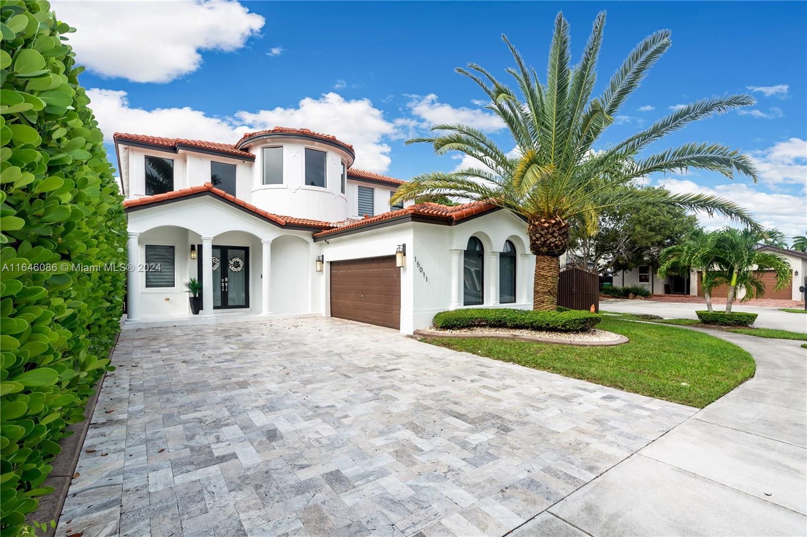 GRAND LAKES PHASE II - Residential Lease