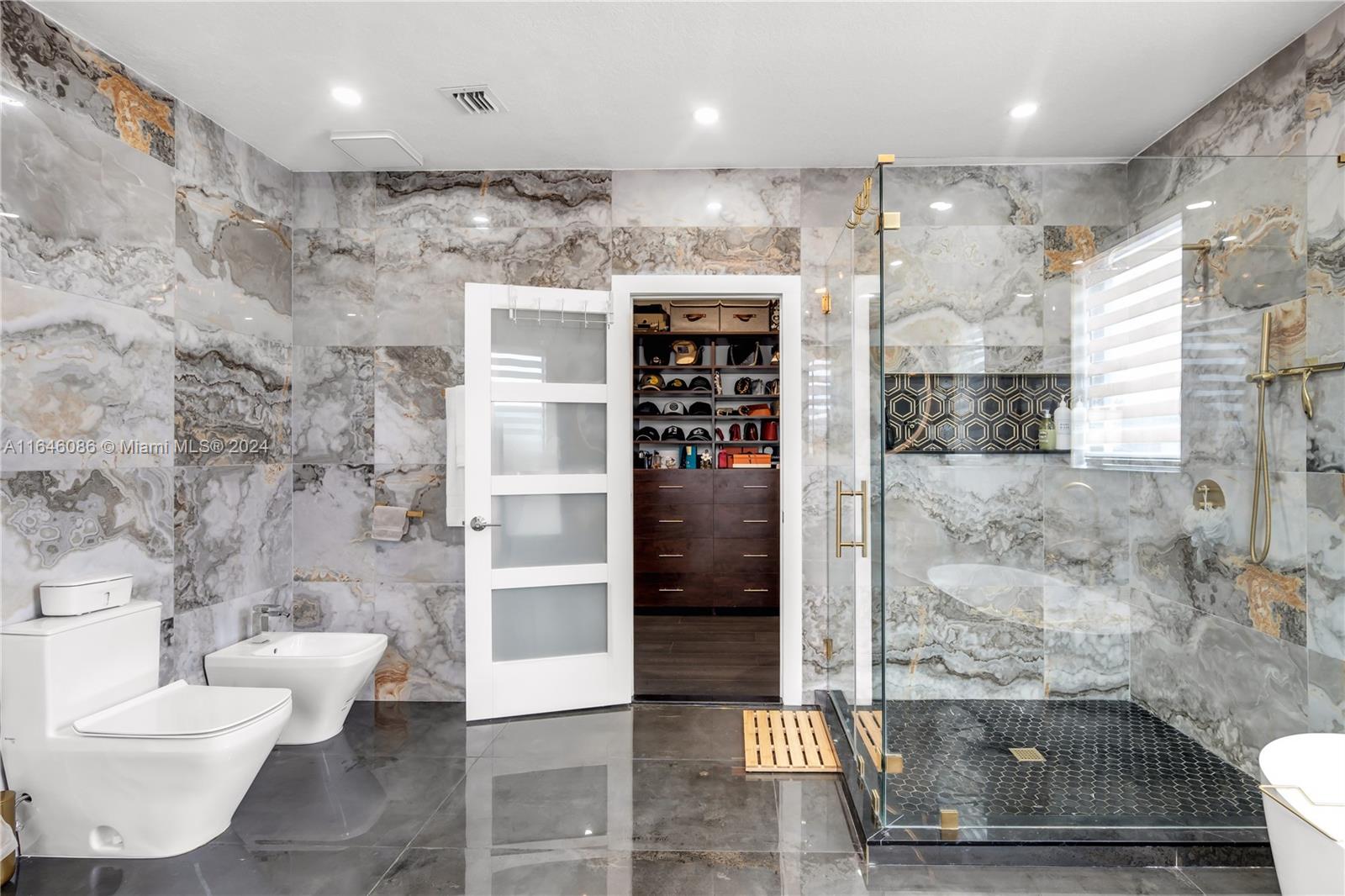 GRAND LAKES PHASE II - Residential Lease