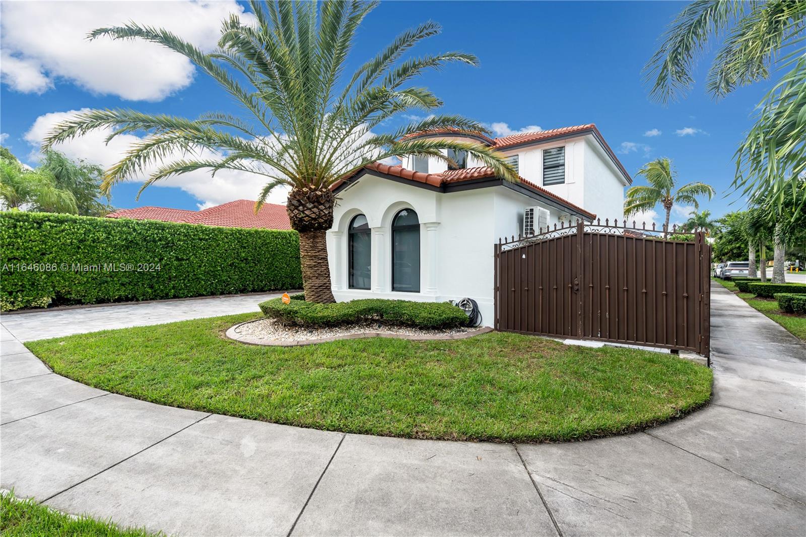 GRAND LAKES PHASE II - Residential Lease