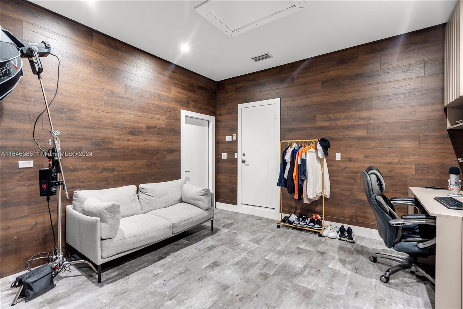 GRAND LAKES PHASE II - Residential Lease