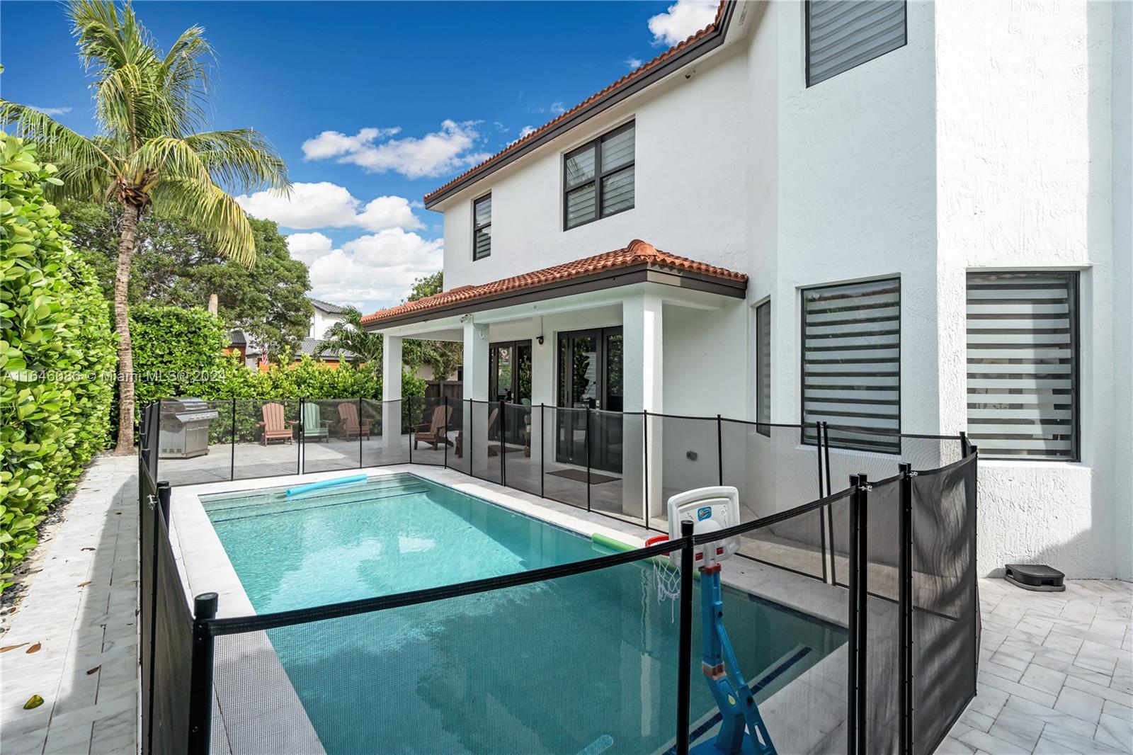 GRAND LAKES PHASE II - Residential Lease