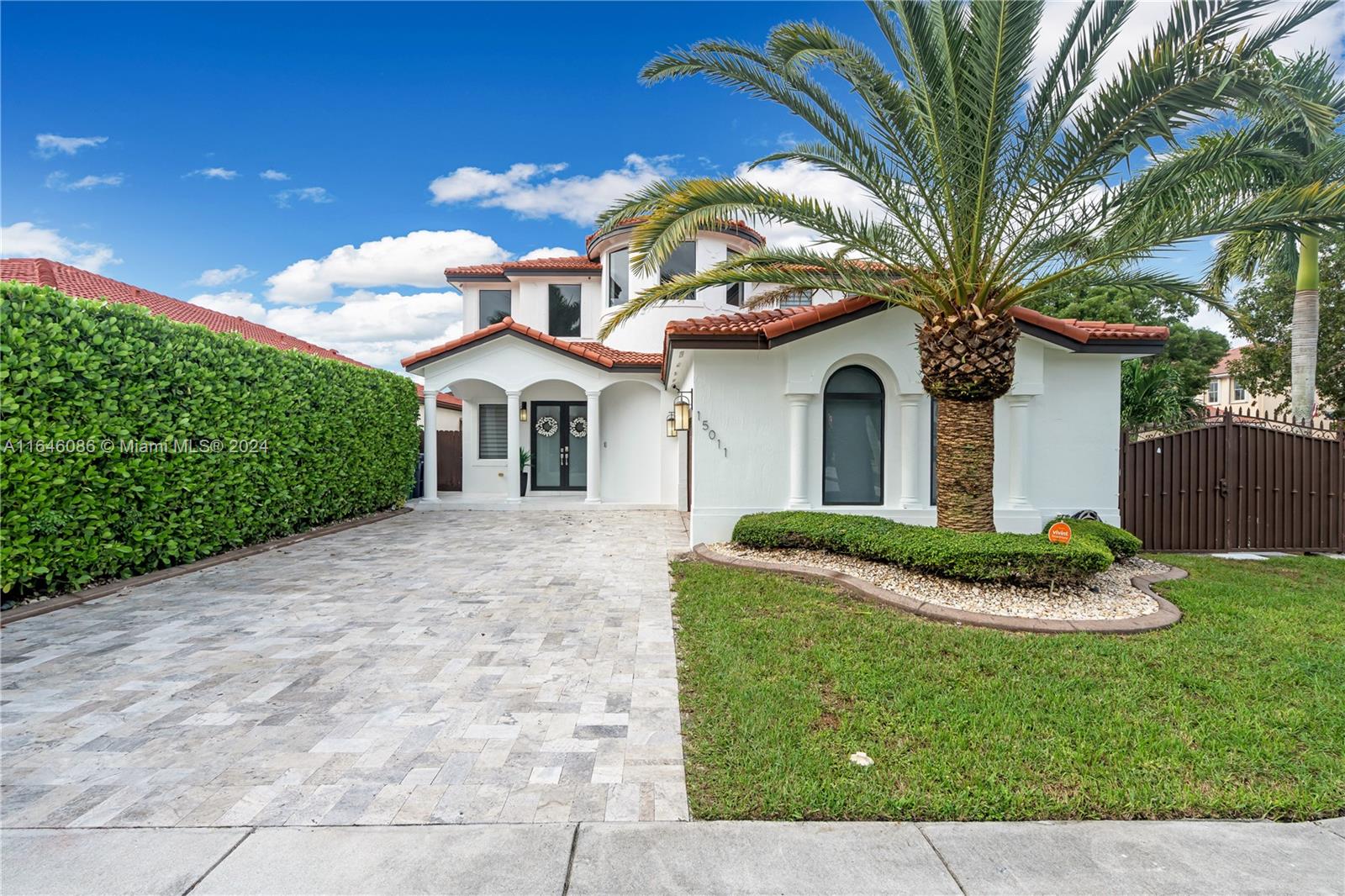 GRAND LAKES PHASE II - Residential Lease