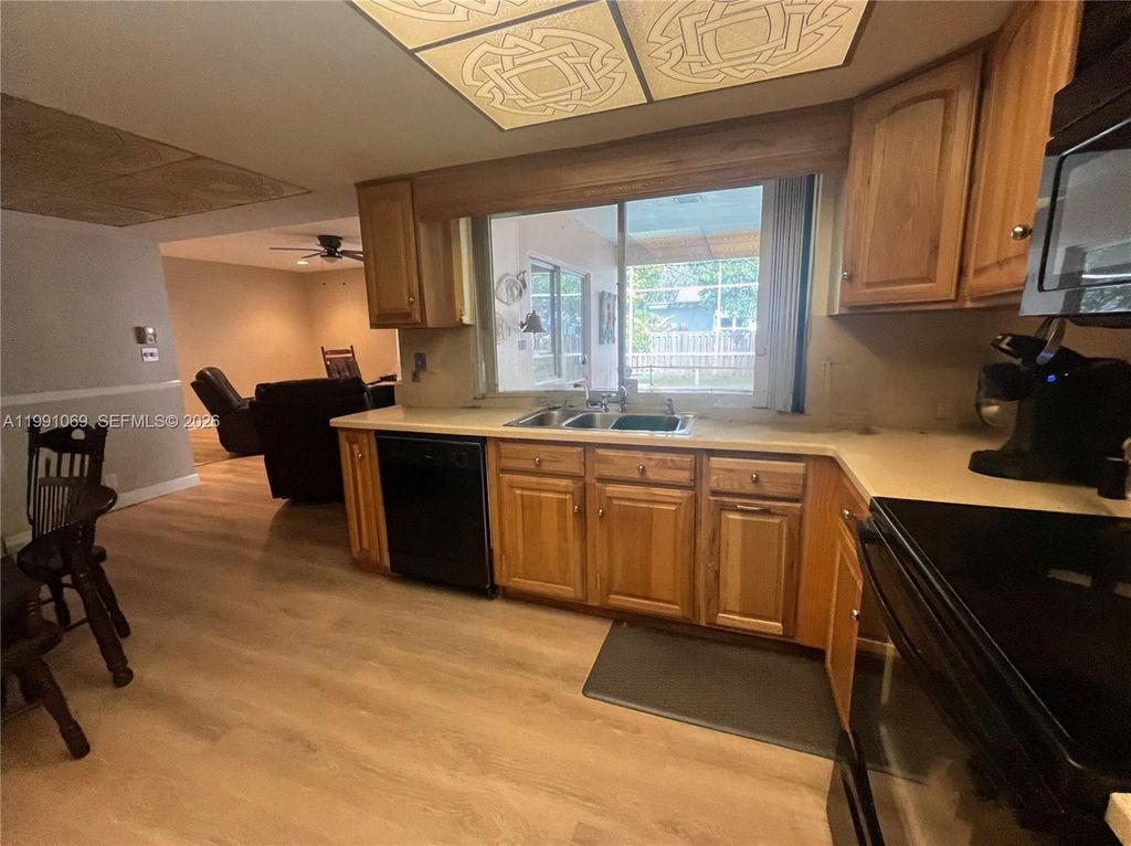 Photo of 5171 SW 20th St, Plantation, FL 33317 (MLS # A11991069)