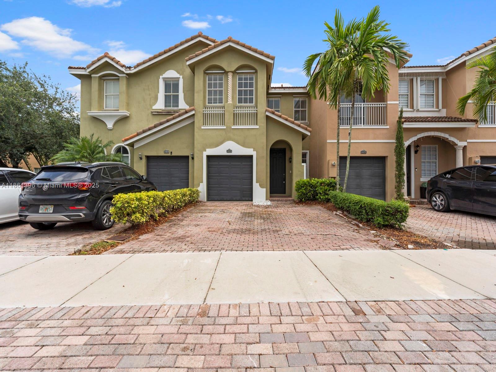 Beautiful, huge 3 bedroom 2.5 bath unit in a gated community with large patio and attached garage. Unit contains a brand new AC unit, storage room, walk in closets and community amenities include pool, clubhouse with gym and BBQ area. Kitchen has nice updated off white cabinets with a black on black appliance package.
No HOA approvals required, some of the lowest HOA fees in the area which also include cable & internet. Unlike many smaller townhomes in the area, our floor plans are spacious and give off the feel of a true home. We're working with a preferred lender to reduce buyers cost.